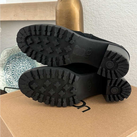 UGG Heeled Chelsea Boot - Picture 6 of 8